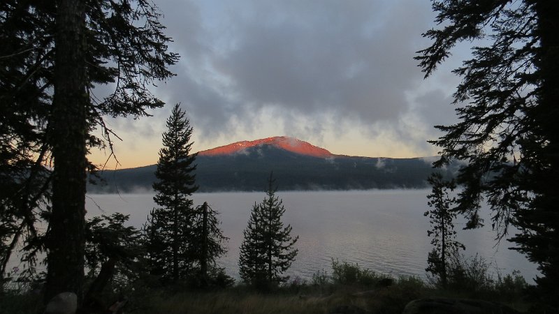 (21) Dawn over Diamond Lake.JPG